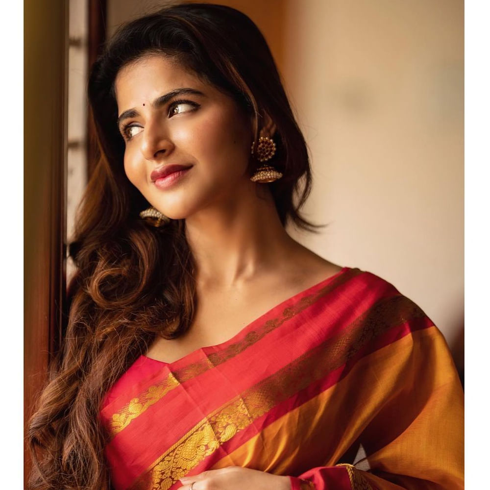 ఐశ్వర్య మీనన్ ఇప్పుడు నిఖిల్ 'స్పై' సినిమాతో తెలుగు తెరకి పరిచయమవుతోంది. త్వరలోనే ఈ సినిమా ప్రేక్షకుల ముందుకు రానుంది. 