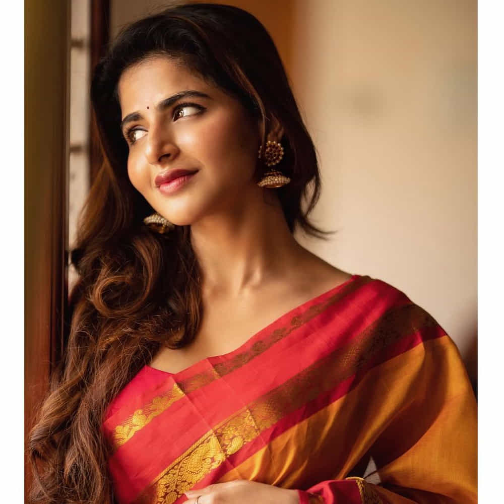 ఐశ్వర్య మీనన్ ఇప్పుడు నిఖిల్ 'స్పై' సినిమాతో తెలుగు తెరకి పరిచయమవుతోంది. త్వరలోనే ఈ సినిమా ప్రేక్షకుల ముందుకు రానుంది.