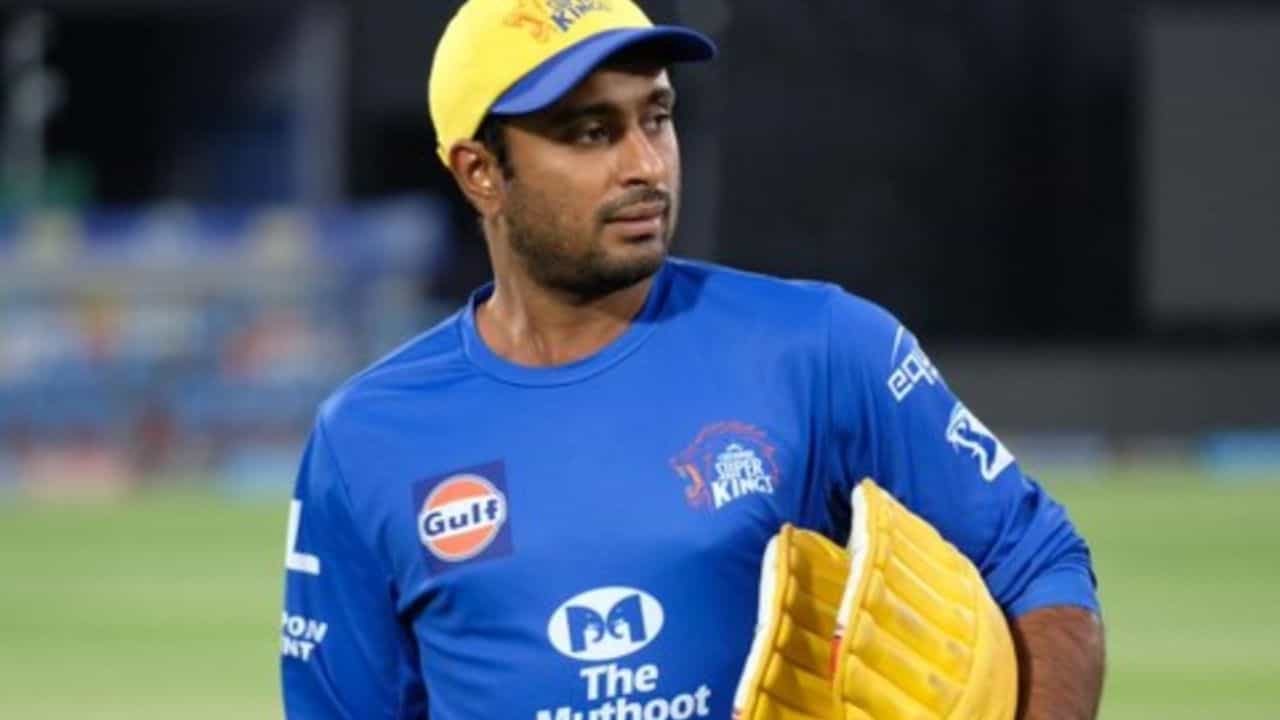IPL 2010 నుంచి IPL 2017 వరకు, అంబటి రాయుడు ముంబై ఇండియన్స్లో భాగంగా ఉన్నాడు. ఆ తర్వాత, IPL వేలం 2018కి ముందు, ముంబై ఇండియన్స్ అంబటి రాయుడిని విడుదల చేసింది. ఇది కాకుండా అంబటి రాయుడు ఐపీఎల్ మ్యాచ్ల్లో 358 ఫోర్లు, 171 సిక్సర్లు బాదాడు.