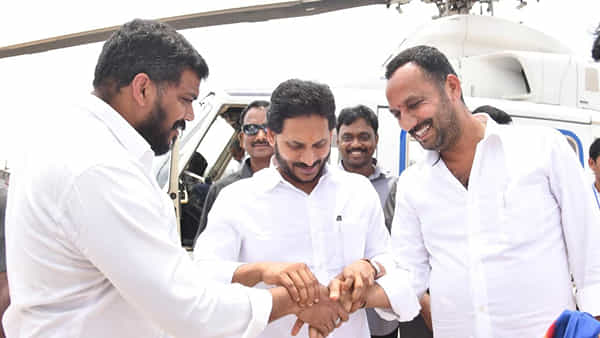 Andhra Pradesh: ధిక్కారమా.. లేక పంతమా..! సీఎం జగన్ మాట వినని భక్తుడు.. ఏపీ రాజకీయాల్లో ఇదో హాట్ టాపిక్..