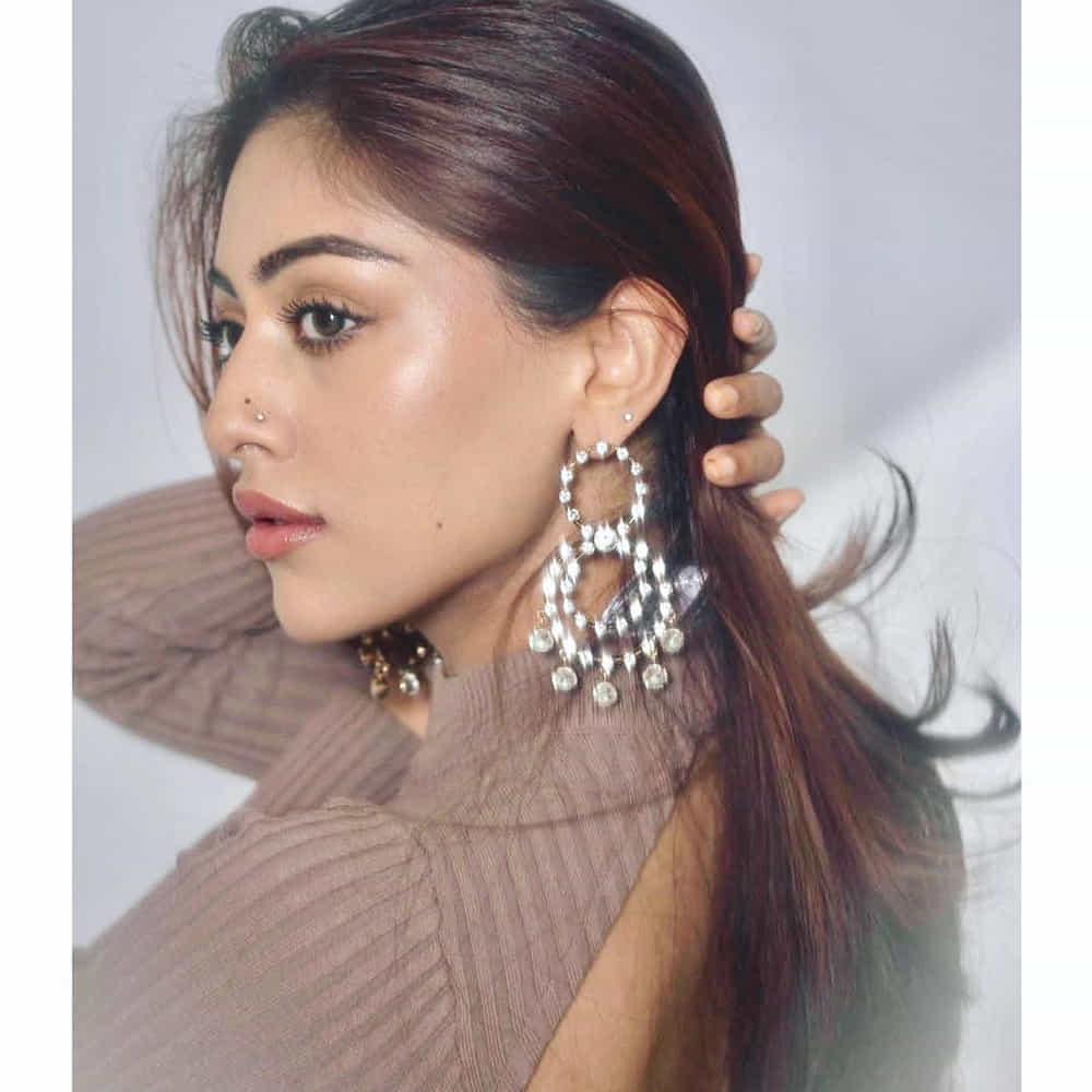 మజ్ను సినిమాతో హీరోయిన్గా పరిచయం అయ్యింది ముద్దుగుమ్మ అను ఇమ్మాన్యుయేల్. ఆతర్వాత వరుసగా సినిమాలు చేసినప్పటికీ అనుకు అనుకున్నంత క్రేజ్ రాలేదు. తక్కువ టైమ్ లోనే స్టార్ హీరోలతో జత కట్టింది అను. ఈ మధ్య అను లేత పసిడిబొమ్మలా సొగసులతో మైమరిచిపోయేలా దిగిన ఫొటోస్ షేర్ చేసింది అను ఇమ్మాన్యుయేల్..