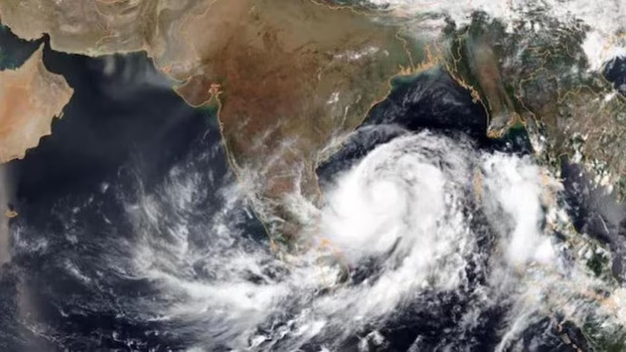 Cyclone Mocha: ఏపీ ప్రజలకు అలెర్ట్.. తుఫాన్‌గా మారిన వాయుగుండం.. ఈ 3 రోజుల్లో వర్షపు సూచన..