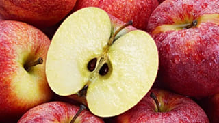 Shruti Haasan: అందానికి అసలైన చిరునామా ఈ భామ..  బ్లాక్ డ్రెస్‌లో ఆకట్టుకుంటున్న  అందాల తార శృతి..