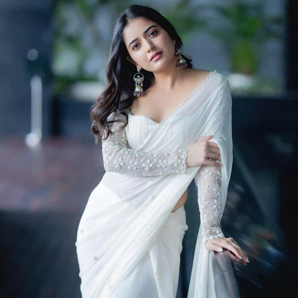 అందం, అభినయంతో చిత్రపరిశ్రమలో తనకంటూ ప్రత్యేక గుర్తింపు తెచ్చుకుంది కన్నడ సోయగం అషికా రంగనాథ్. ఓవైపు వరుస సినిమాలతో బిజీగా ఉన్న ఈ అమ్మడు.. మరోవైపు సోషల్ మీడియాలోనూ ఫుల్ యాక్టివ్‏గా ఉంటుంది. తాగాజా ఈ అమ్మడు షేర్ చేసిన ఫొటోస్ చూసి కుర్రకారు పిచ్చెక్కిపోతున్నారు..