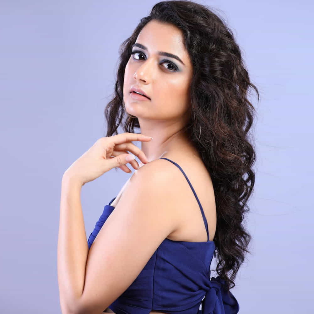 అందం, అభినయంతో చిత్రపరిశ్రమలో తనకంటూ ప్రత్యేక గుర్తింపు తెచ్చుకుంది కన్నడ సోయగం అషికా రంగనాథ్. ఓవైపు వరుస సినిమాలతో బిజీగా ఉన్న ఈ అమ్మడు.. మరోవైపు సోషల్ మీడియాలోనూ ఫుల్ యాక్టివ్గా ఉంటుంది. తాగాజా ఈ అమ్మడు షేర్ చేసిన ఫొటోస్ చూసి కుర్రకారు పిచ్చెక్కిపోతున్నారు..