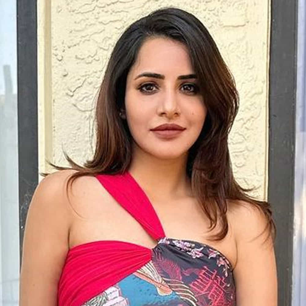 అషూ రెడ్డి.. తెలుగు సినిమా ప్రేక్షకులకు పరిచయం అవసరం లేని పేరు. మొదట డబ్‌స్మాష్ వీడియోలతో జూనియర్ సమంతగా క్రేజ్‌ తెచ్చుకున్న ఈ బ్యూటీ. బిగ్‌బాస్‌ సీజన్ 3లో కంటెస్టెంట్‌గా పాల్గొని టాలీవుడ్‌ ప్రేక్షకులకు మరింత చేరువైంది. దీని తర్వాత టీవీ షోలు, సినిమాలతో బిజీగా మారిపోయింది. ఇటీవల విడుదలైన ఫోకస్ సినిమాలో పోలీస్‌గానూ నటించి మెప్పించింది. సామజిక మాధ్యమాల్లో చురుకుగా ఉంటున్న అషు రెడ్డి.. నిత్యం ఓ కొత్త ఫోటోషూట్ పోస్ట్ చేస్తూ వస్తోంది. 
