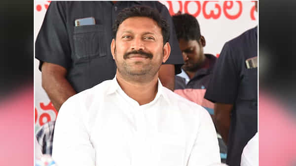 Viveka Murder Case: తల్లి అనారోగ్యంతో పులివెందులకు బయల్దేరిన అవినాష్.. సీబీఐ తీసుకునే నిర్ణయంపై సర్వత్రా ఉత్కంఠ..