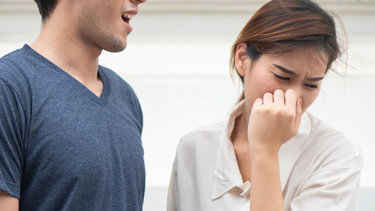 Bad Breath: నోటి దుర్వాసనతో ఇబ్బంది పడుతున్నారా..? ఇలా సింపుల్‌గా వదిలించుకోవచ్చు.. ట్రై చేయండి..