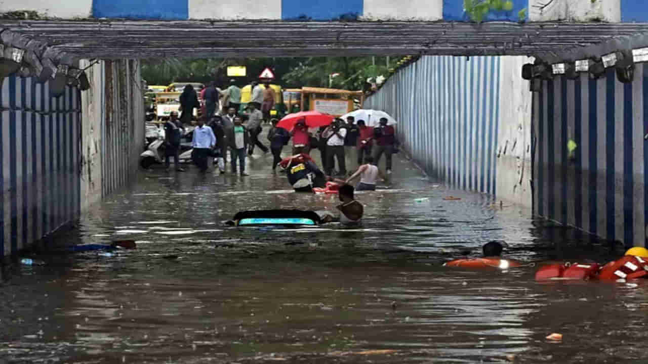 Bengaluru rains: బెంగళూరులో ‘వరుణ’ మృదంగం.. భారీ వర్షానికి మరో ఇద్దరు మృతి..