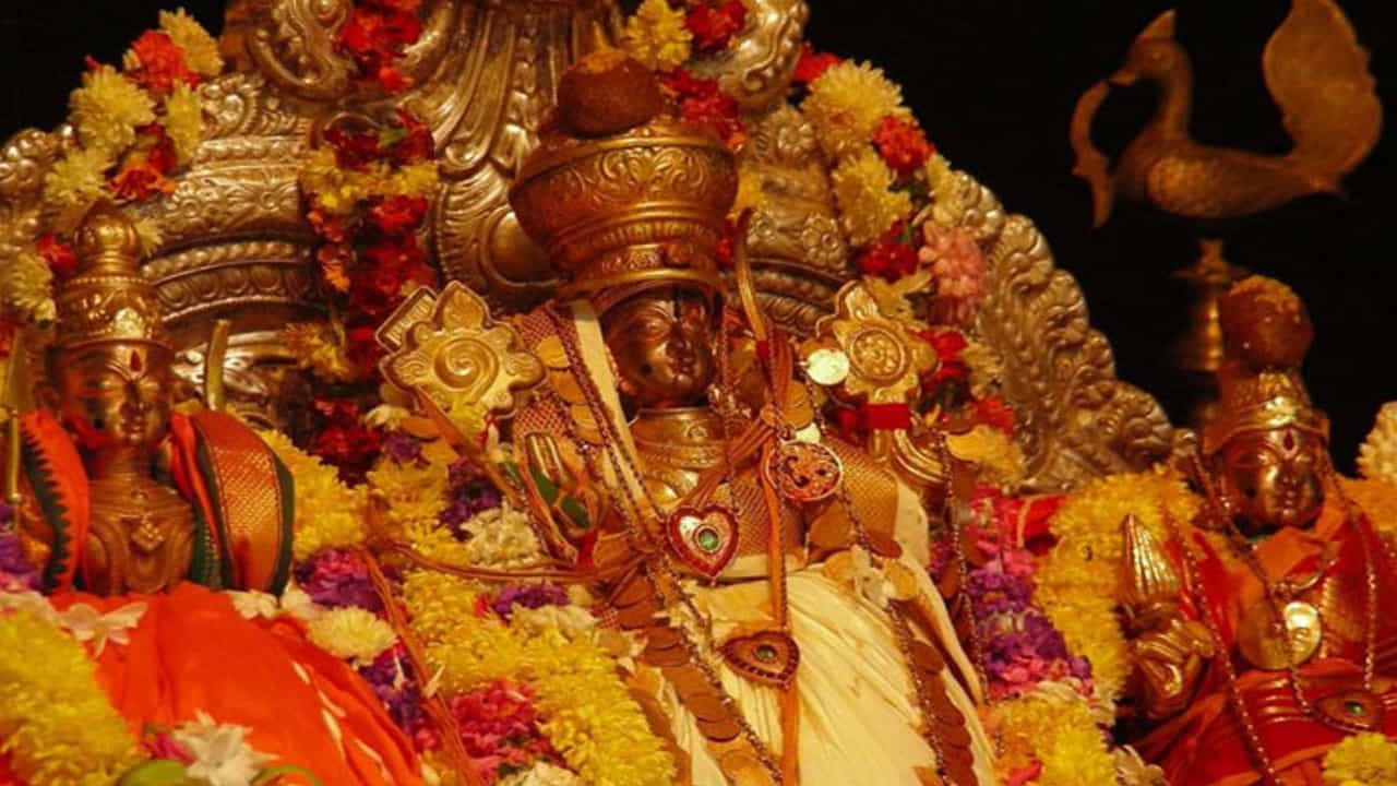 భద్రచాలం దేవాలయంలో నిత్యాన్నదాన కార్యక్రమం కోసం ప్రభాస్ ఈ విరాళాన్ని రాములోరికి సమర్పిస్తున్నారని ఆయన ఆత్మీయులు తెలియజేశారు.  ఇక ఇందుకు సంబంధిన ఫోటోలు నెట్టింట వైరల్ కావడంతో ప్రభాస్‌ని అభినందిస్తూ ప్రశంసల వర్షం కురిపిస్తున్నారు నెటిజన్లు, సినీ అభిమానలు. 