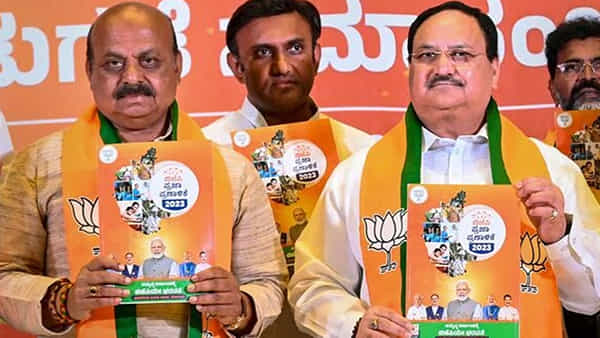 BJP Manifesto: కన్నడ ప్రజలకు బీజేపీ గాలం.. ఉచిత సిలిండర్లు, పాలు... కామన్ సివిల్ కోడ్తో వర్కౌట్ అయ్యేనా?