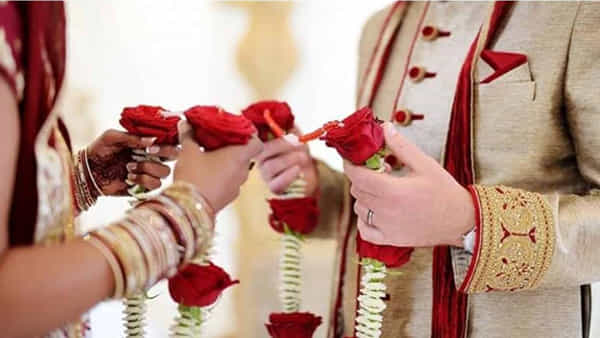 కాబోయే అల్లుడికి షాకిచ్చిన అత్తగారు..ఈ పెళ్లి నాకొద్దు బాబోయ్ అంటూ వరుడు పరుగో పరుగు..