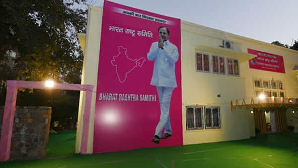 Delhi BRS Office: ఢిల్లీలోని బీఆర్ఎస్ కార్యాలయానికి తుది మెరుగులు.. ఏర్పాట్లు పర్యవేక్షించిన మంత్రి ప్రశాంత్రెడ్డి