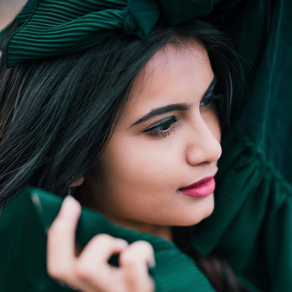 వర్షినీ.. బన్నీవాక్స్ పేరుతో టిక్ టాక్‌లో వీడియోలను చేస్తూ.. సోషల్ మీడియాలో సూపర్ పాపులారిటీ సంపాదించుకుంది ఈ ముద్దుగుమ్మ. అంతేకాదు ఓ సినిమాలో హీరోయిన్‌గా కూడా చేసింది.
