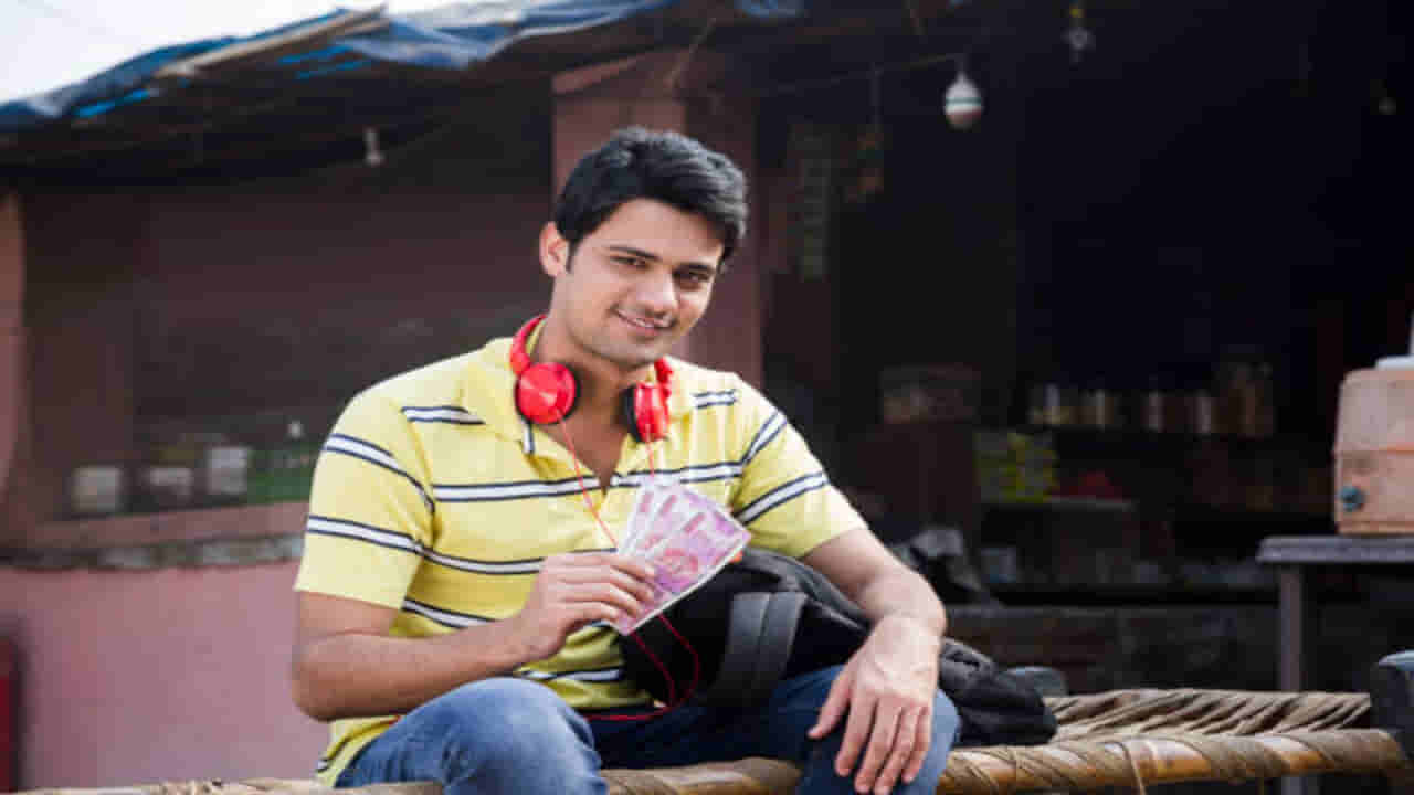 Business Ideas: బ్యాంకు ఉద్యోగం వదిలి...సొంతంగా వ్యాపారం ప్రారంభించాడు..ఇప్పుడు లక్షలు సంపాదిస్తున్నాడు.