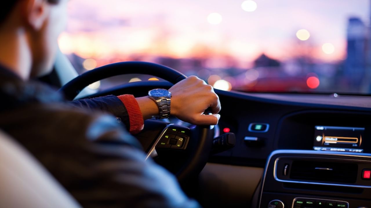 Best Mileage Car: కారు కొనేందుకు ప్లాన్ చేస్తున్నారా.. అదిరిపోయే ప్రీమియం ఫీచర్లతో మీ బడ్జెట్లోనే..