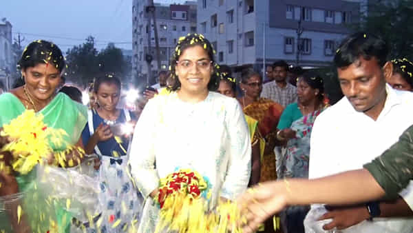UPSC Civils 462nd Ranker: సివిల్స్లో ర్యాంక్ సాధించిన ఒంగోలు అమ్మాయికి ఘన స్వాగతం.. ఐదో ప్రయత్నంలో గెలుపు