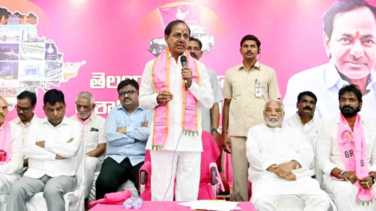 CM KCR: కర్నాటక ఎన్నికల ఫలితాల తర్వాత స్ట్రాటజీని మార్చిన గులాబీ దళపతి..  వ్యూహాత్మకంగా ముందుకు..