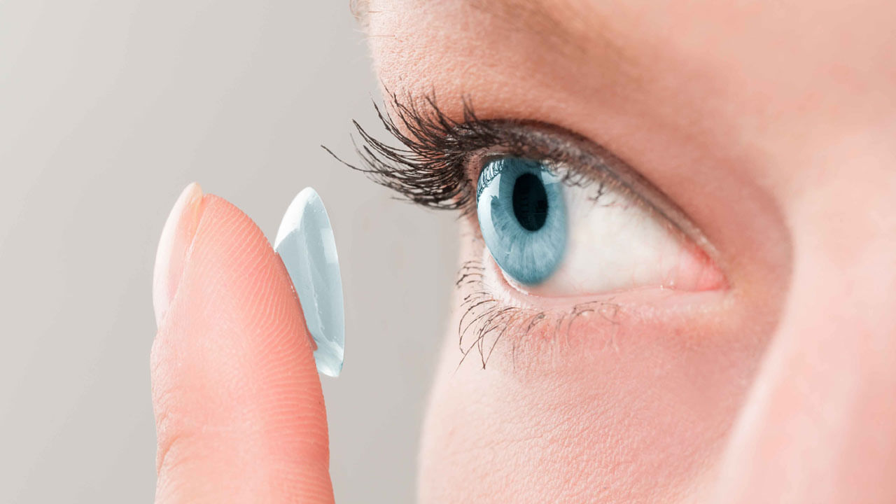 Contact Lens Side Effects కాంటాక్ట్ లెన్స్‌ వాడుతున్నారా? భయంకరమైన