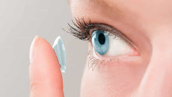 Contact Lens Side Effects: కాంటాక్ట్ లెన్స్ వాడుతున్నారా? భయంకరమైన నిజాలు.. ఇప్పుడే తెలుసుకోండి..