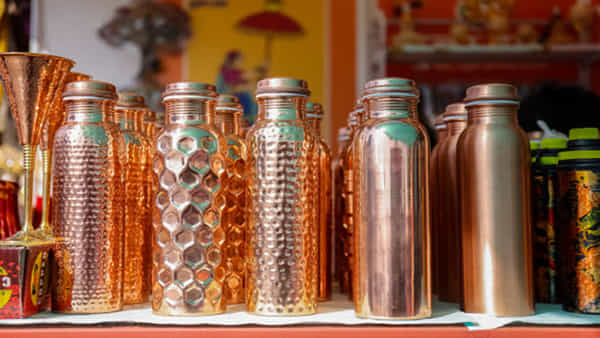 Kitchen Hacks : ఇలా చేసి చూడండి..రాగి పాత్ర ఎంత పాతదైనా కొత్తగా మెరవాల్సిందే