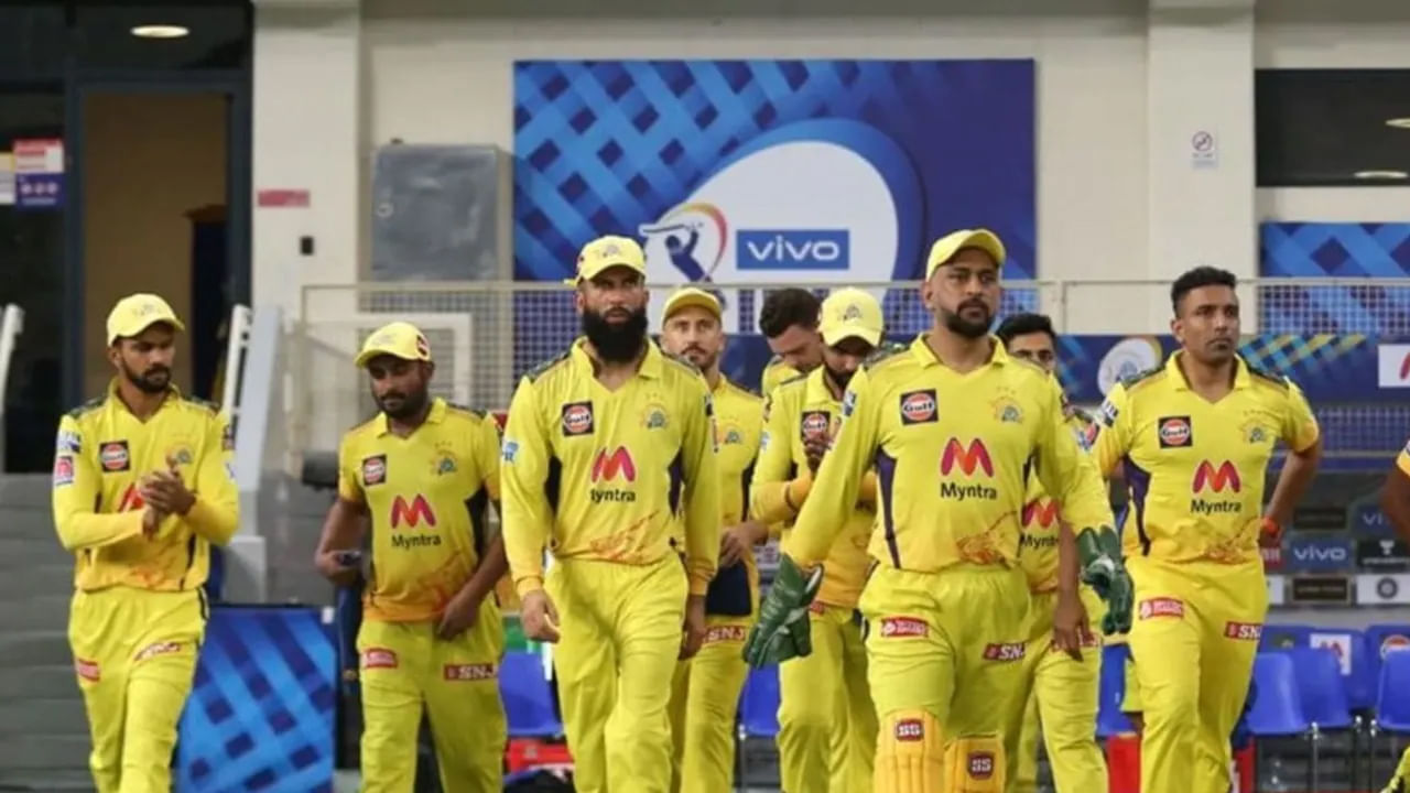 Indian Premier League 2023: చెన్నై సూపర్ కింగ్స్ (CSK) గత సీజన్ కంటే IPL 16వ సీజన్‌లో మెరుగైన ప్రదర్శనను కనబరిచింది. చెన్నై టీం ఈ క్రెడిట్ అంతా కెప్టెన్ మహేంద్ర సింగ్ ధోనికే చెందుతుంది. మహేంద్ర సింగ్ ధోని గురించి ఈ సీజన్ ప్రారంభం కాకముందే, ఇది అతని ఐపీఎల్ కెరీర్‌లో చివరి సీజన్ కావచ్చని వార్తలు వచ్చాయి. కానీ, ఈ సీజన్ ఆడేందుకు సిద్ధమయ్యాడు. దీంతో వచ్చే ఏడాది ఆడడని వార్తలు పుంజుకున్నాయి. ఇలాంటి సమయంలో చెన్నై సూపర్ కింగ్స్ తర్వాత సారథి ఎవరంటూ సోషల్ మీడియాలో తెగ ప్రశ్నలు కురిపిస్తున్నారు.