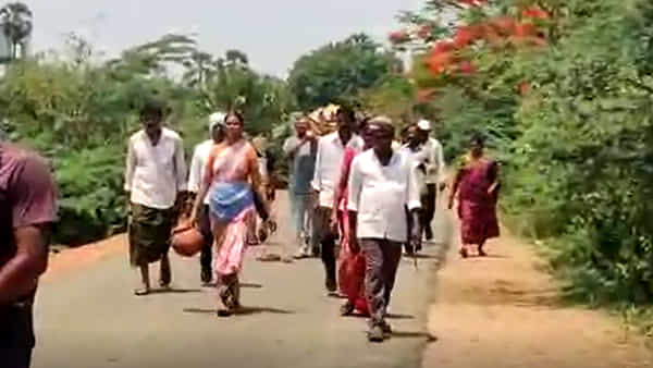 Telangana: తండ్రికి కూతురే కొడుకు.. తలకొరివి పెట్టి దహన సంస్కారాలు నిర్వహించిన తనయ