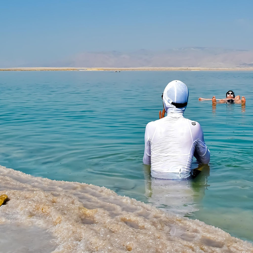 అయితే దీనిని అనేక ఇతర పేర్లతో పిలుస్తారు. హిబ్రూలో దీనిని ఉప్పు సముద్రం అని పిలుస్తారు. చెప్పాలంటే.. ఈ సముద్రానికి కాలక్రమంలో అనేక పేర్లు మారాయి. అయితే ఎక్కువగా మృత సముద్రంగా గుర్తింపు సొంతం చేసుకుంది.