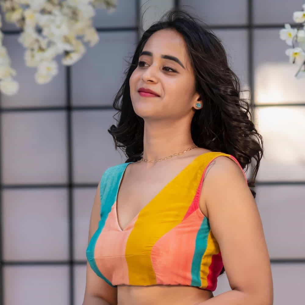 సోషల్ మీడియాతో సెలబ్రిటీగా మారిన దీప్తి సునయన గురించి అందరికీ పరిచయమే. డబ్ స్మాష్ వీడియోలతో మంచి గుర్తింపును అందుకున్న ఈ బ్యూటీ బిగ్ బాస్ లో కూడా అవకాశాన్ని అందుకుంది. వెండితెరపై కూడా నటించింది.