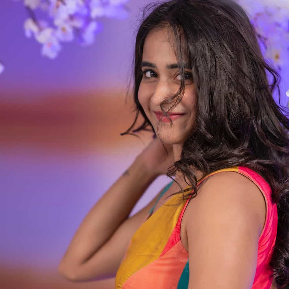 సోషల్ మీడియాతో సెలబ్రిటీగా మారిన దీప్తి సునయన గురించి అందరికీ పరిచయమే. డబ్ స్మాష్ వీడియోలతో మంచి గుర్తింపును అందుకున్న ఈ బ్యూటీ బిగ్ బాస్ లో కూడా అవకాశాన్ని అందుకుంది. వెండితెరపై కూడా నటించింది.