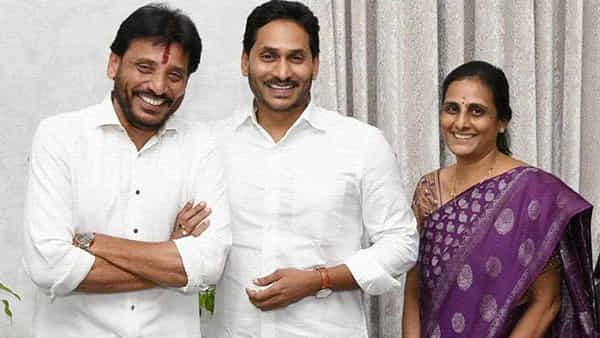 Tekkali: ఆలుమగలు మధ్య సీటు సిగపట్లు.. చివరకు భార్య మాటే నెగ్గి.. భర్త వెనక్కి తగ్గారా..?