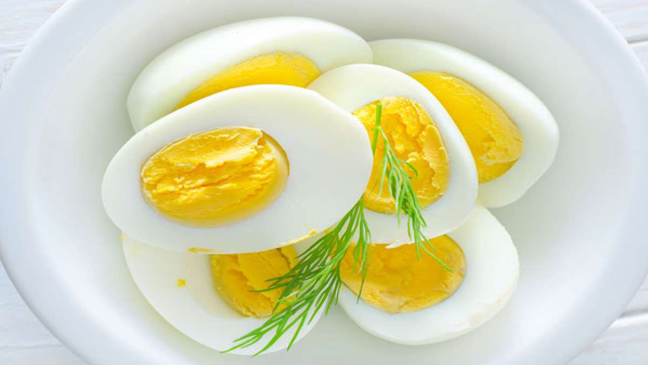 Egg Yolks: Eggs provide all the nutrients required by the body.  Eggs are also a good source of vitamin D.  It also contains many nutrients like calcium, magnesium, iron, selenium, omega-3 fats and folate.  However, one egg contains about 200 milligrams of cholesterol, so should not be eaten every day.