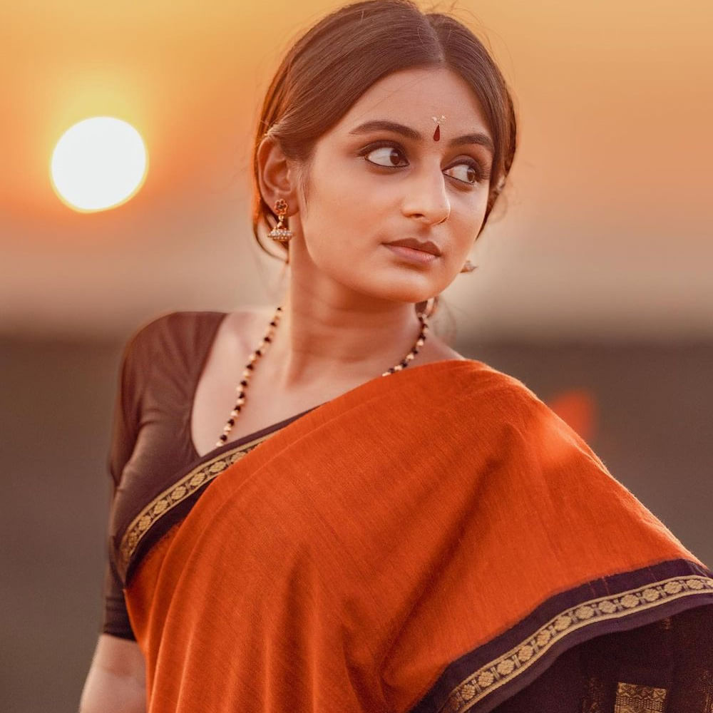 ఎస్తర్ అనిల్ 2016లో ఉత్తమ బాలనటిగా కేరళ ఫిల్మ్ క్రిటిక్స్ అసోసియేషన్ అవార్డును గెలుచుకుంది. ప్రస్తుతం ఎస్తేర్ అనిల్ హీరోయిన్ గా అవకాశాల కోసం ఎదురుచూస్తుంది. 