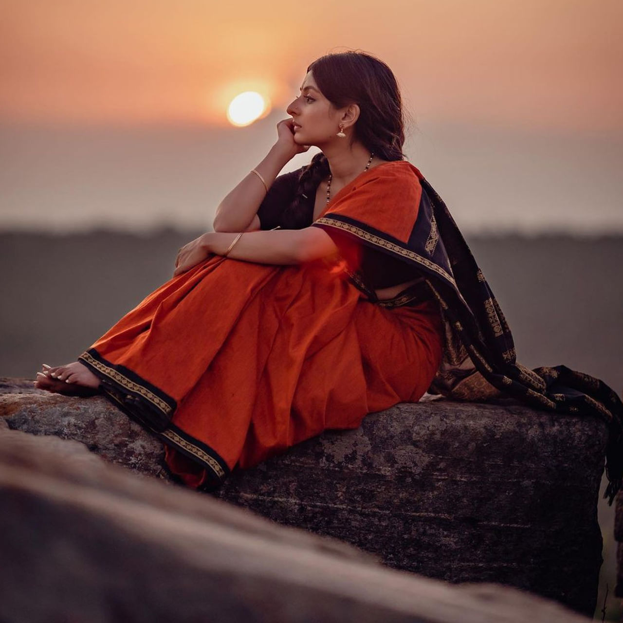 "యమునా తటిలో నల్లనయ్యకై ఎదురు చూసెనే రాధా.. ప్రేమ పొంగులా పసిడి వన్నెలే వాడిపోయెనూ కాదా ".. సాంగ్ గురించి ప్రత్యేకంగా చెప్పక్కర్లేదు. ఇప్పటికీ ఎవర్ గ్రీన్ హిట్. ఈ పాటలో శోభన లుక్ రీక్రియేట్ చేసిన ఈ అమ్మాయిని గుర్తుపట్టండి. 