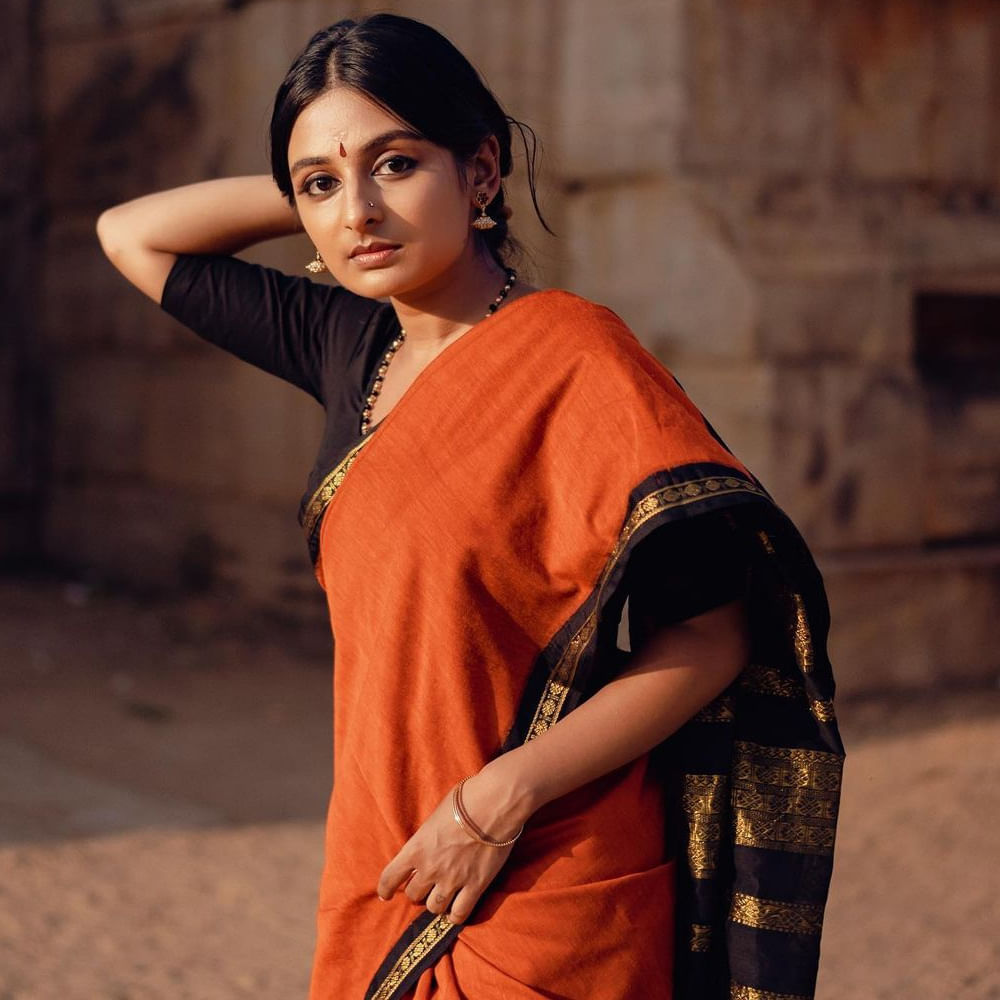 యమునా తటిలో నల్లనయ్యకై ఎదురు చూసెనే రాధా.. దళపతిలో శోభన లుక్ రీక్రియేట్ చేసిన అమ్మాయిని గుర్తుపట్టారా ?.. 