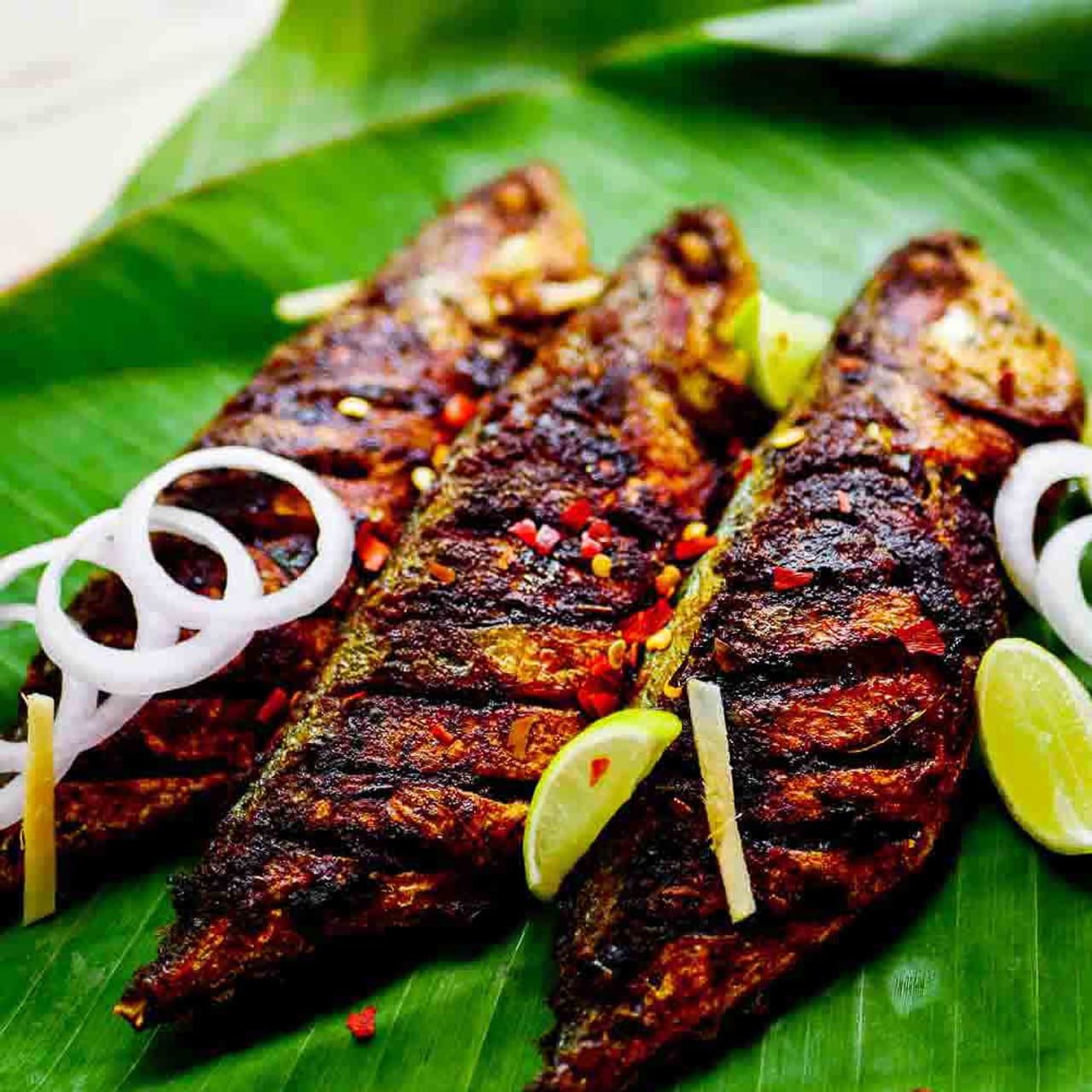 పాదరసం ఎక్కువగా ఉన్న చేపలను తినవద్దు. ఈ రకమైన చేపలు గర్భధారణ సమయంలో మీ పిండానికి హాని కలిగిస్తాయి