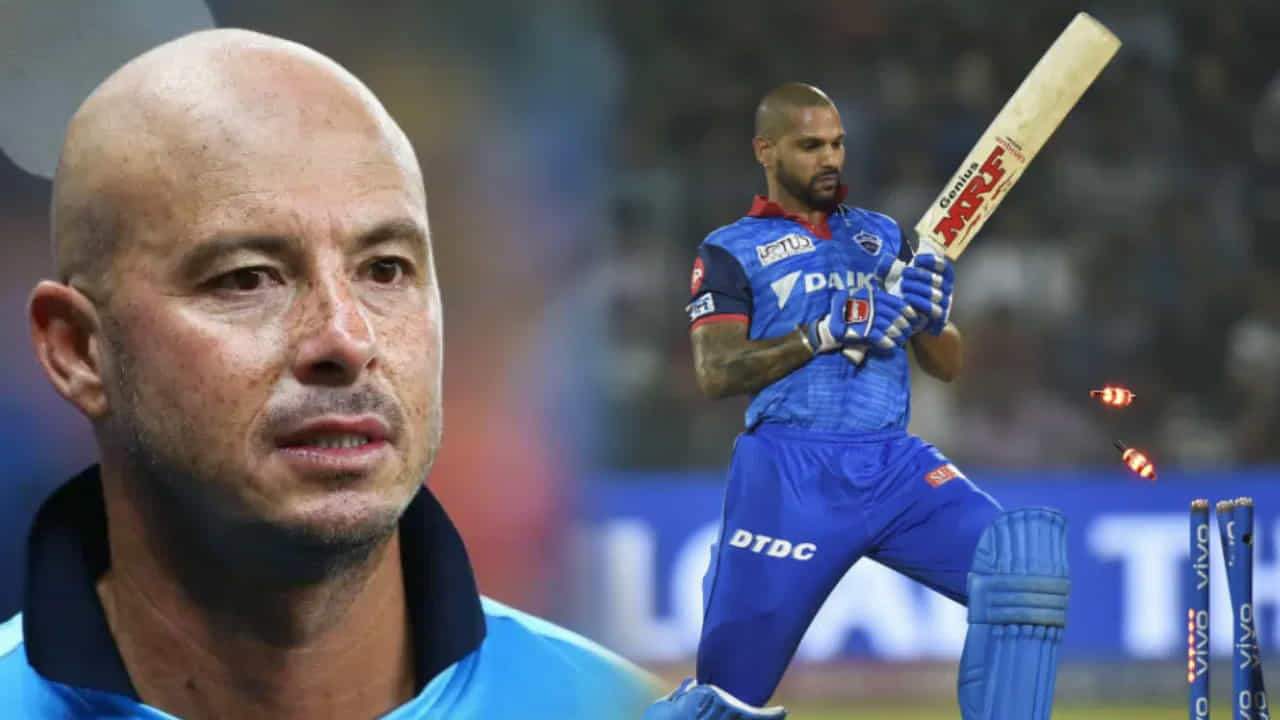 రాజస్థాన్ రాయల్స్ కోసం ఈ సీజన్లో యశస్వి జైస్వాల్ బ్యాట్తో అద్భుత ప్రదర్శన చేశాడు. మరోవైపు జోస్ బట్లర్ పేలవమైన ఫామ్ కారణంగా ముఖ్యమైన మ్యాచ్ల్లో జట్టు ఓడిపోయింది. జోస్ బట్లర్ ఇప్పుడు ఐపీఎల్ చరిత్రలో మొదటి బ్యాట్స్మెన్గా నిలిచాడు. ఈ సీజన్లో 5 సార్లు గోల్డెన్ డక్పై పెవిలియన్కు చేరిన వ్యక్తిగా నిలిచాడు. గతంలో ఈ రికార్డు శిఖర్ ధావన్, హెర్షెల్ గిబ్స్ పేరిట నమోదైంది. శిఖర్ ధావన్ 2020 సీజన్లో 4 సార్లు పెవిలియన్ చేరగా, హర్షల్ గిబ్స్ 2009 సీజన్లో 4 సార్లు గోల్డెన్ డక్పై పెవిలియన్కు చేరుకున్నాడు.