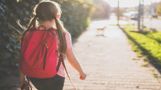 Teachers Fight: విద్యార్థుల ముందే ప్రిన్సిపాల్‌ని కొట్టిన మహిళా టీచర్లు.. మండిపడుతున్న నెటిజన్లు.. వైరల్ అవుతున్న వీడియో..