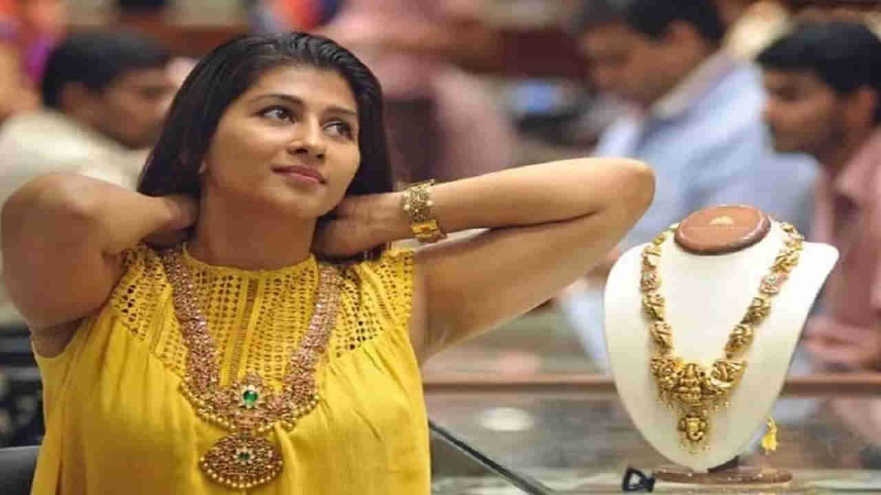 Gold Price Today: బంగారం కొనుగోలుదారులకు గుడ్ న్యూస్‌.. భారీగా తగ్గిన ధరలు.. తెలుగు రాష్ట్రాల్లో తులం ఎంతంటే?