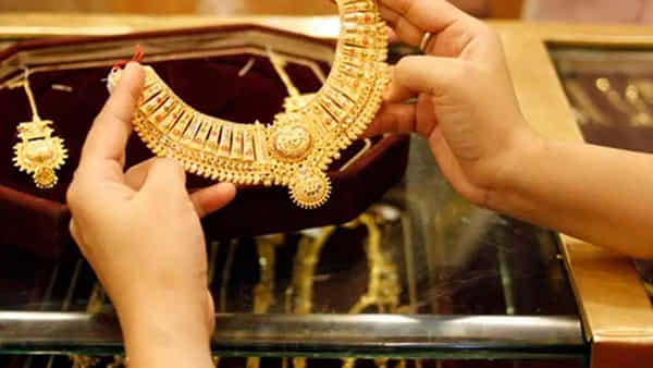 Hyderabad: ఐటీ అధికారుల ముసుగులో భారీ చోరీ.. రెండున్నర కిలోల బంగారంతో దుండగుల పరార్