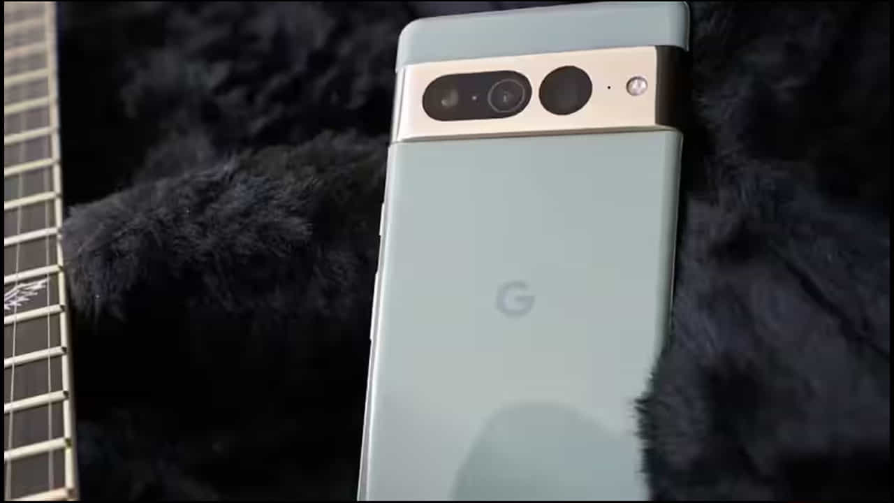 Google Pixel 7a 8GB RAM, 128 GB నిల్వతో వస్తుంది. మరోవైపు, Google Pixel 6a 6GB RAM, 128 GB ROMతో వస్తుంది.