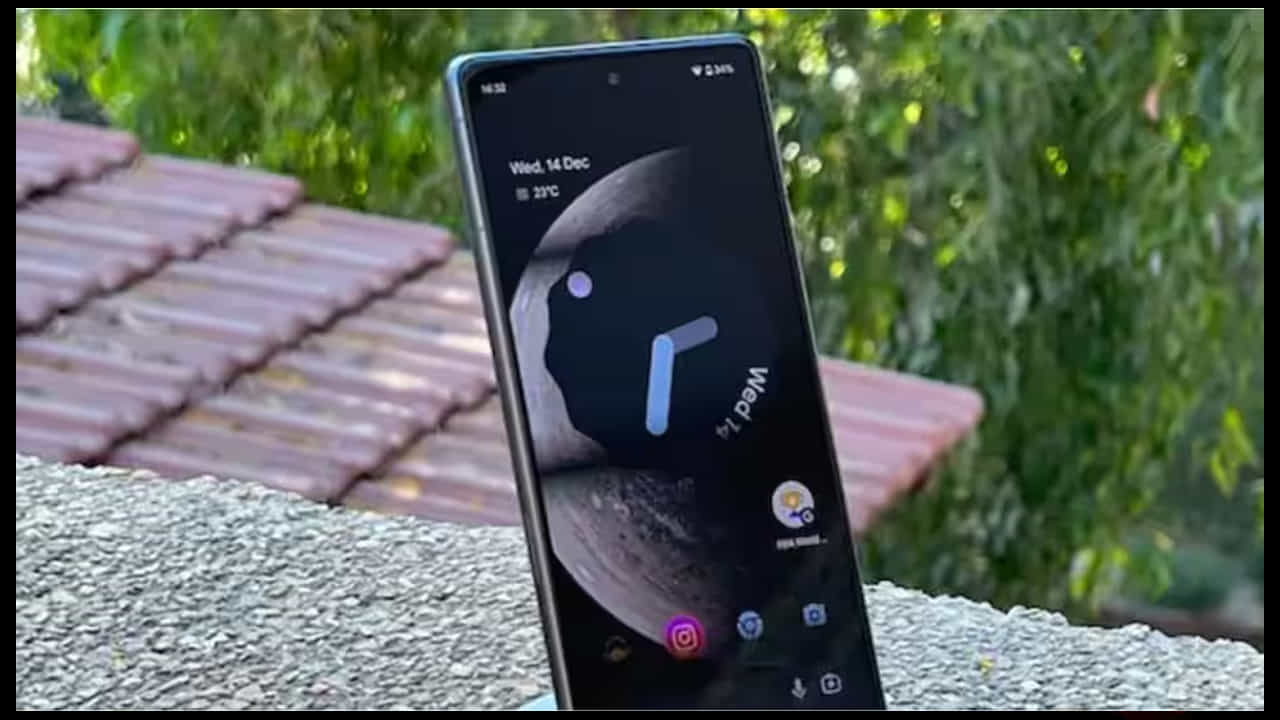 రెండు పిక్సెల్ ఫోన్లు 6.1-అంగుళాల FHD+ OLED డిస్ప్లేతో వస్తోంది.