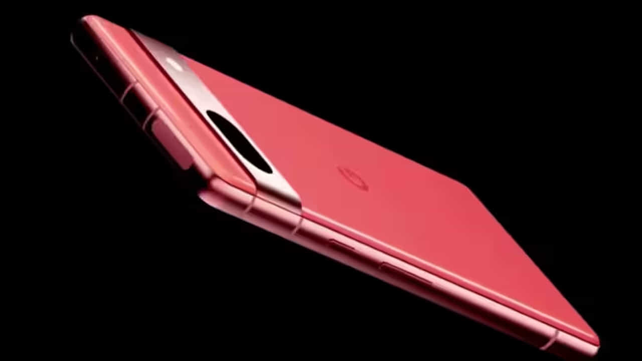 Google I/O 2023లో ఎక్కువ ప్రచారం పొందిన Google Pixel 7a నిన్ననే మార్కెట్లోకి వచ్చింది. ఈ స్మార్ట్ఫోన్ Flipkartలో రూ. 43,999కి అందుబాటులో ఉంది. బ్యాంక్ ఆఫర్ల కారణంగా దీని ధర రూ. 39,999కి తగ్గింది. Google Pixel 7a, దాని ముందున్న Pixel 6a యొక్క స్పెక్-బై-స్పెక్ పోలికను చెక్ చేసుకోండి.