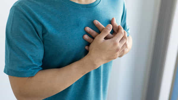 Heart Attack: గుండెపోటు రాబోతోందని కొన్ని వారాల ముందే లక్షణాలు గుర్తించవచ్చు.. ఎలాగో తెలుసుకోండి..?