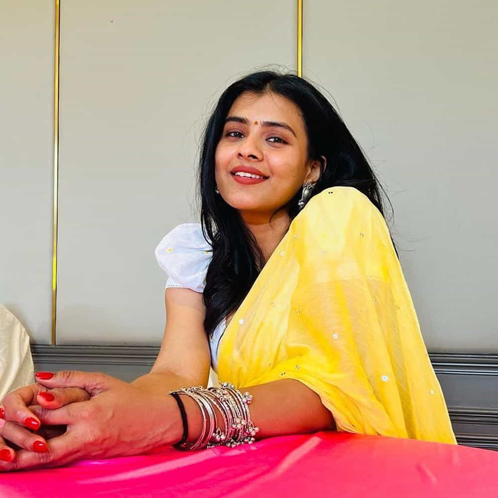 కుమారి 21ఎఫ్’ సినిమాతో తెలుగు ప్రేక్షకులను తనవైపు తిప్పుకుంది అందాల తార హెబ్బా పటేల్. తొలి సినిమాతోనే తన గ్లామర్, నటతో మెస్మరైజ్ చేసిందీ బ్యూటీ. ఎప్పుడు సోషల్ మీడియాలో కొత్త కొత్త ఫోటోషూట్ తో కుర్రకారును ఎట్రాక్ట్ చేస్తుంది.తాజాగా న్యూ ఫొటోస్ తో అలరించింది ఈ అమ్మడు.
