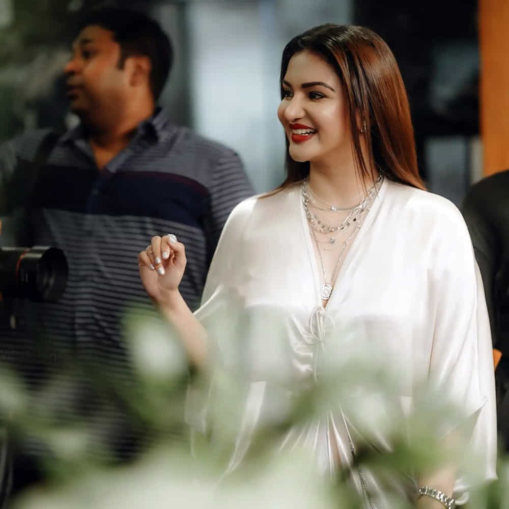వీరసింహారెడ్డి మూవీతో తెలుగులో ఎంట్రీ ఇచ్చిన మలయాళీ ముద్దుగుమ్మ 'హనీ రోజ్'. ఒక్క సినిమాతోనే తన అందం, అభినయంతో అందరి చూపు తనవైపు తిప్పుకుంది ఓ ముద్దుగుమ్మ.అందం సైతం అసూయ పడేట్టుగా ఉన్న ఆ ముద్దుగుమ్మ వావ్ ఫొటోస్