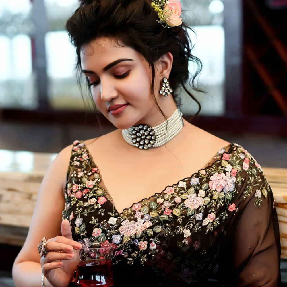 వీరసింహారెడ్డి మూవీతో తెలుగులో ఎంట్రీ ఇచ్చిన మలయాళీ ముద్దుగుమ్మ 'హనీ రోజ్'. ఒక్క సినిమాతోనే తన అందం, అభినయంతో అందరి చూపు తనవైపు తిప్పుకుంది ఓ ముద్దుగుమ్మ.అందం సైతం అసూయ పడేట్టుగా ఉన్న ఆ ముద్దుగుమ్మ వావ్ ఫొటోస్ 