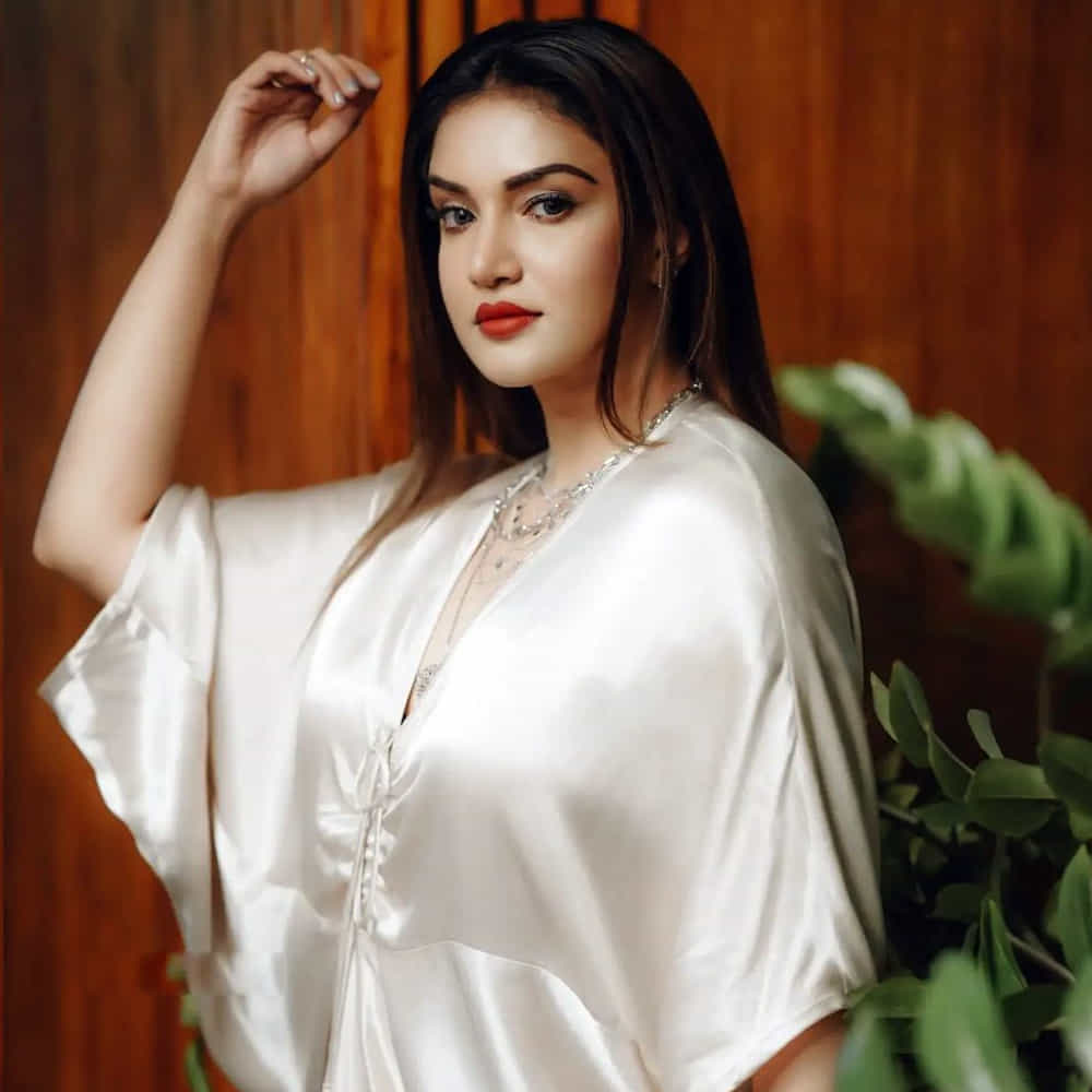 వీరసింహారెడ్డి మూవీతో తెలుగులో ఎంట్రీ ఇచ్చిన మలయాళీ ముద్దుగుమ్మ 'హనీ రోజ్'. ఒక్క సినిమాతోనే తన అందం, అభినయంతో అందరి చూపు తనవైపు తిప్పుకుంది ఓ ముద్దుగుమ్మ.అందం సైతం అసూయ పడేట్టుగా ఉన్న ఆ ముద్దుగుమ్మ వావ్ ఫొటోస్
