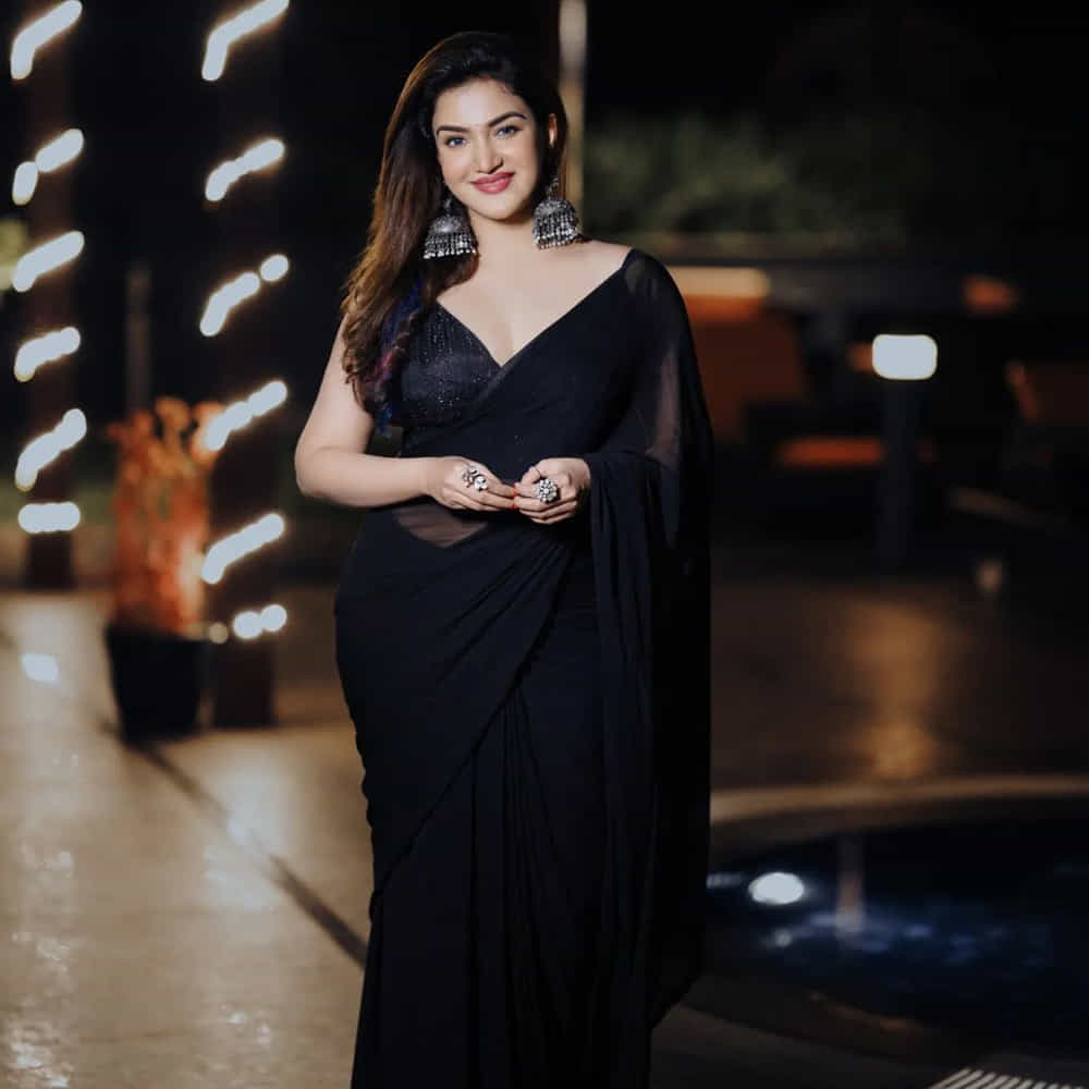 వీరసింహారెడ్డి మూవీతో తెలుగులో ఎంట్రీ ఇచ్చిన మలయాళీ ముద్దుగుమ్మ 'హనీ రోజ్'. ఒక్క సినిమాతోనే తన అందం, అభినయంతో అందరి చూపు తనవైపు తిప్పుకుంది ఓ ముద్దుగుమ్మ.అందం సైతం అసూయ పడేట్టుగా ఉన్న ఆ ముద్దుగుమ్మ వావ్ ఫొటోస్