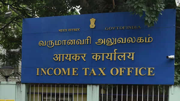 Hyderabad: హైదరాబాద్లో ఐటీ దాడులు.. ఫార్మా, ఇన్ఫ్రా కంపెనీల్లో ఆకస్మిక తనిఖీలు..